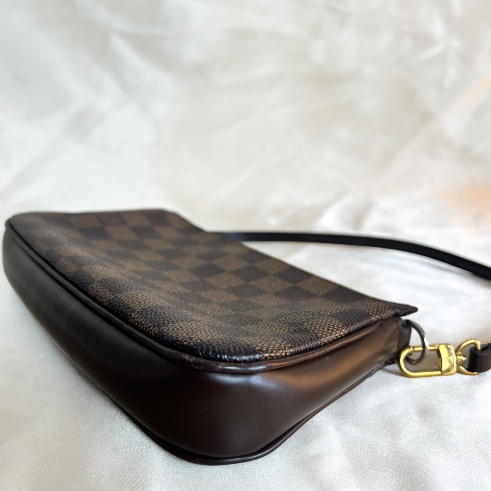SOLD 🩷 Louis Vuitton Damier Navona Pochette Accessories - Picture 4 of 16